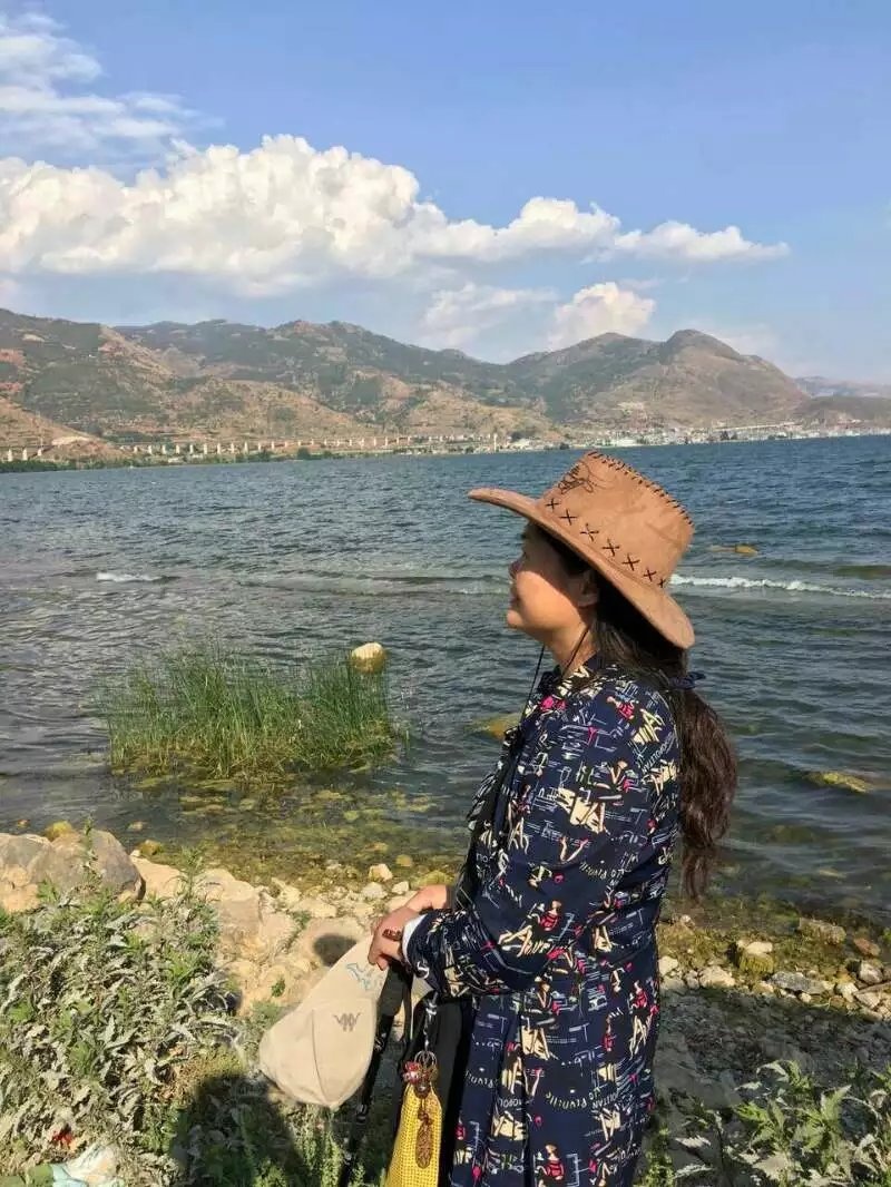 .
*感悟:你停留在最初的年代不可怕,可怕的是你完全不知道当下的趋势和主流是什么!送给所有不愿意走出自己原有圈子的人们!不怕不懂!就怕您压根不知道这个时代在变
![
