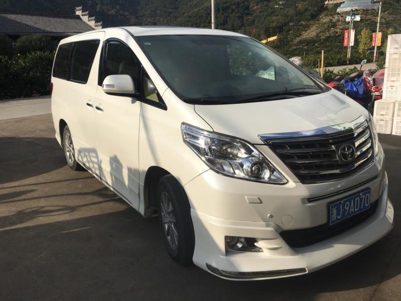 请问这个丰田面包车大概几万啊?